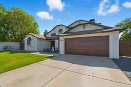 Mesa Family Retreat * Pool * Yard * Pet Friendly